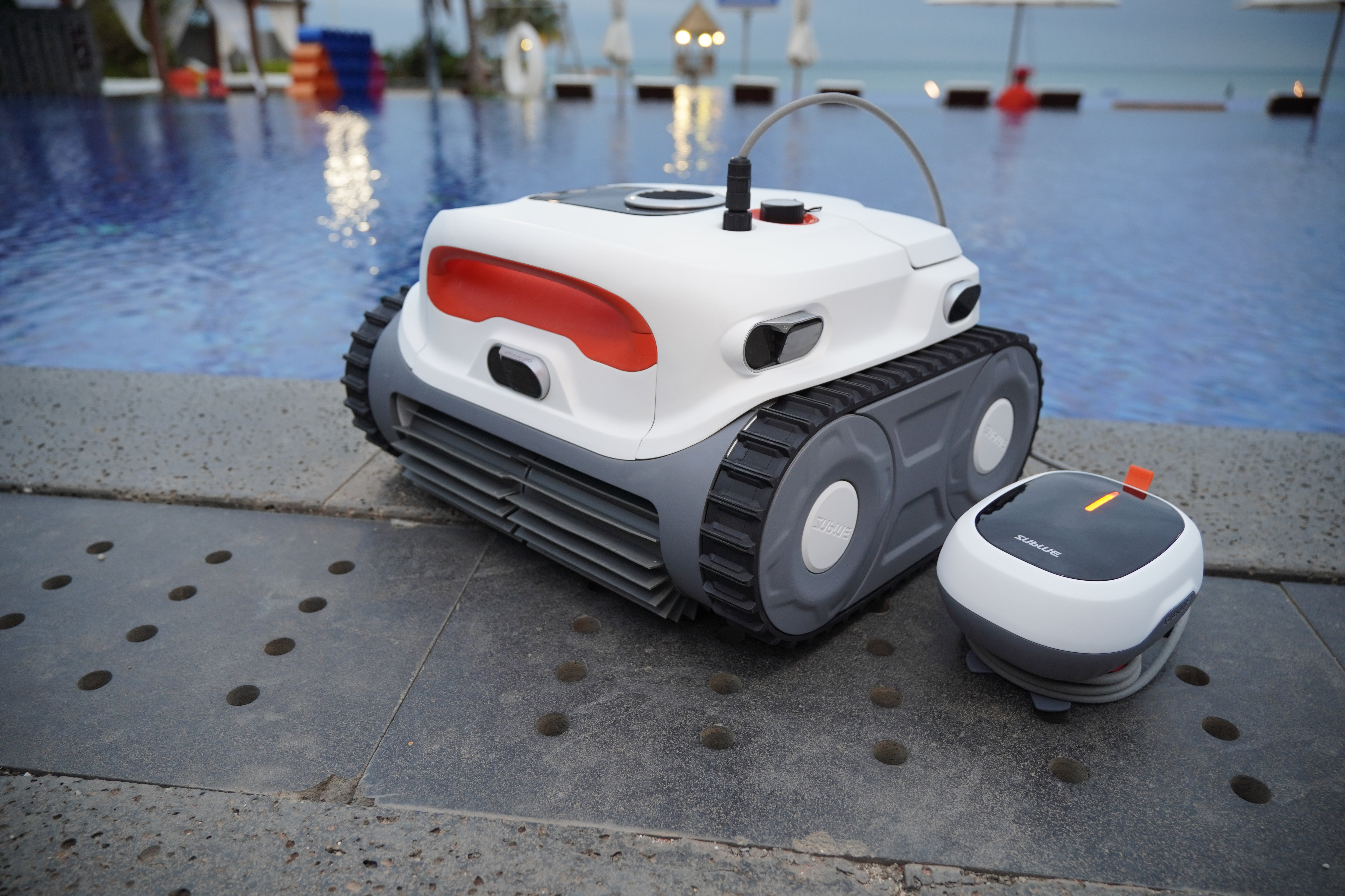 BN Pro Robotic Pool Cleaner