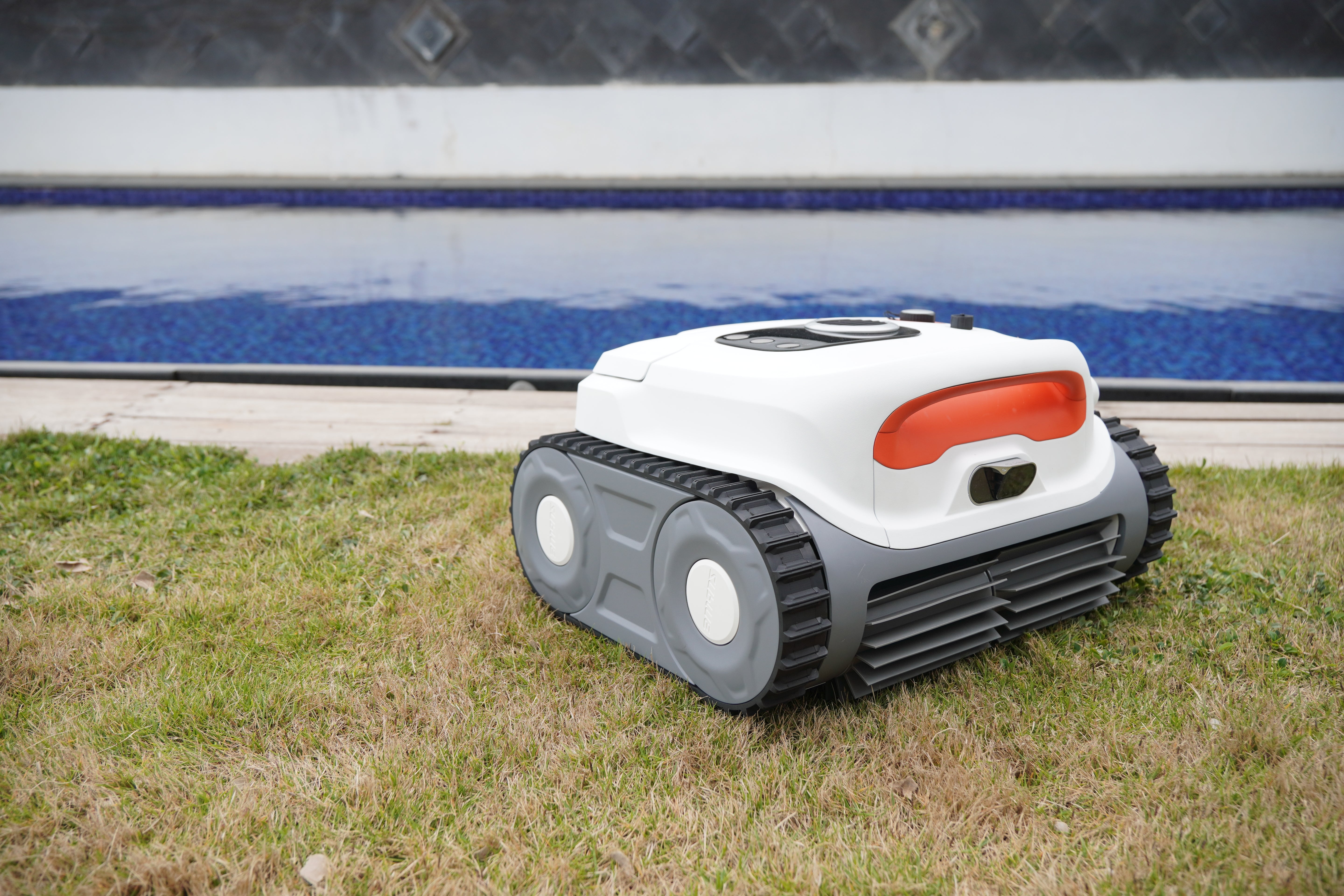 BN Pro Robotic Pool Cleaner