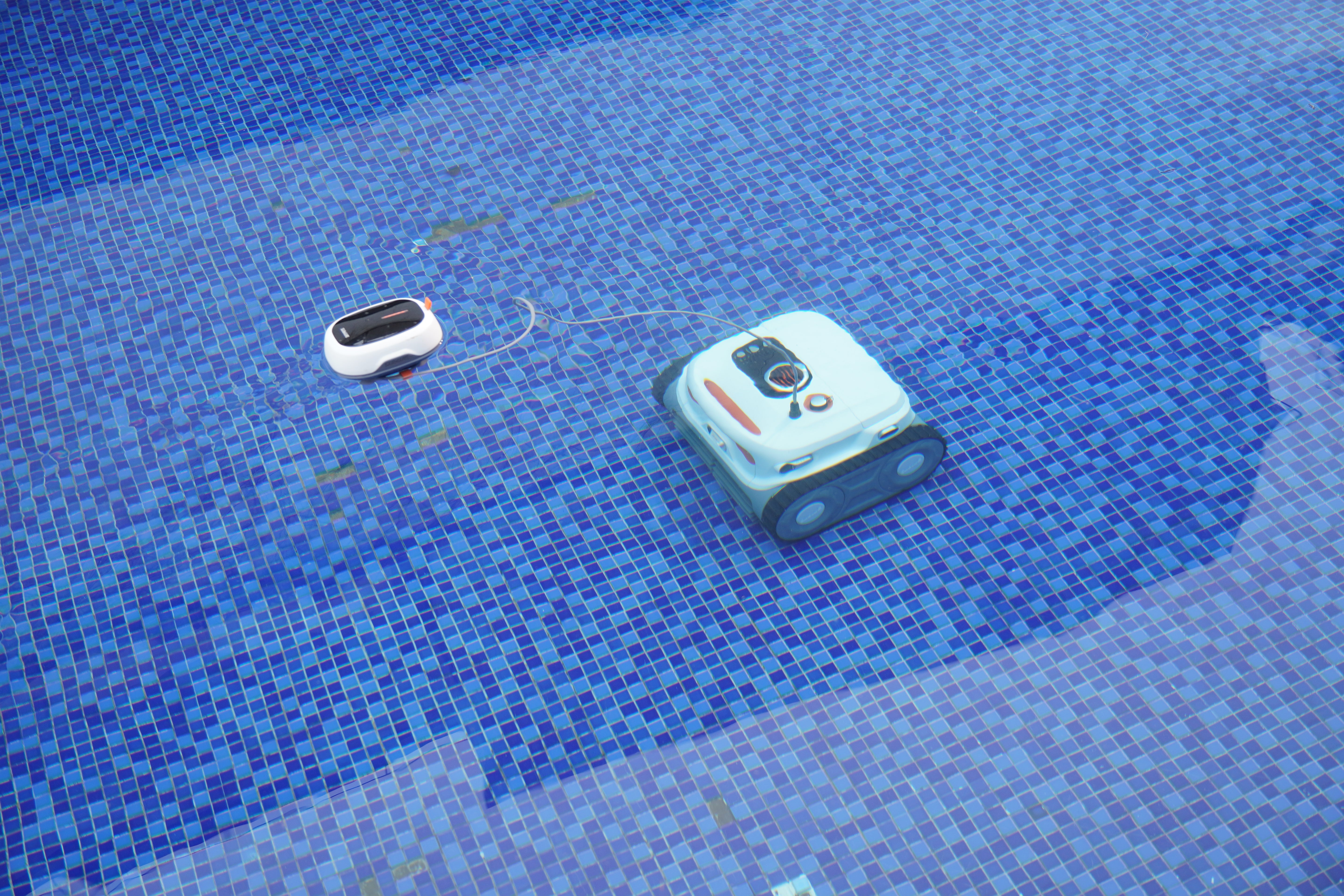 BN Pro Robotic Pool Cleaner